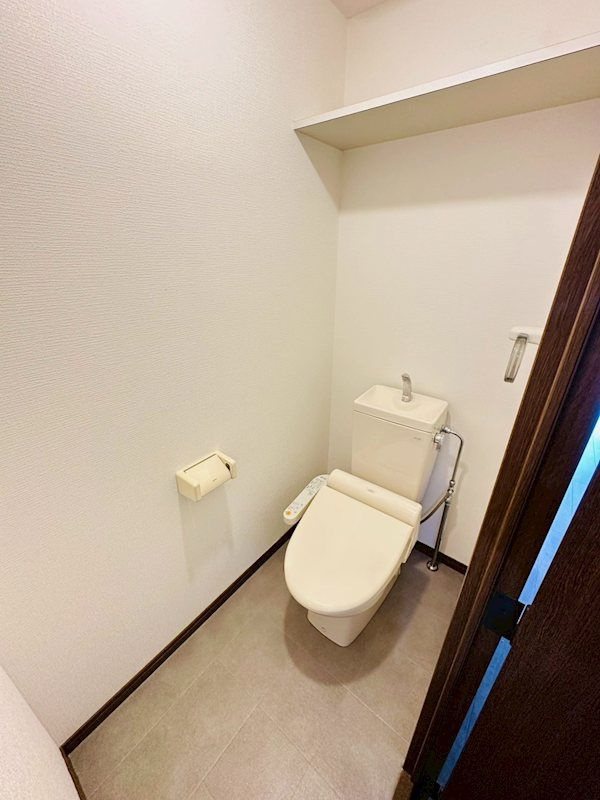 ヴェルビュ新屋敷東　 401号室のトイレ