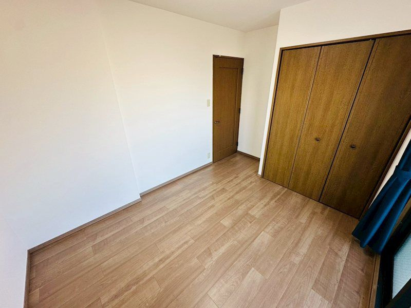 ヴェルビュ新屋敷東　 401号室の寝室