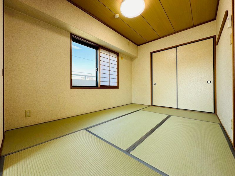ヴェルビュ新屋敷東　 401号室の和室