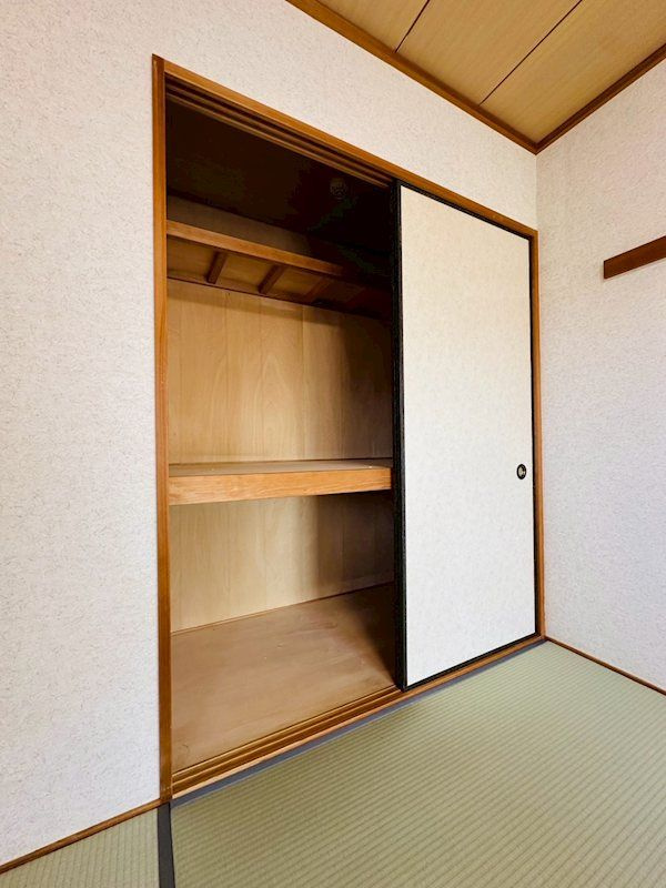 ヴェルビュ新屋敷東　 401号室の収納