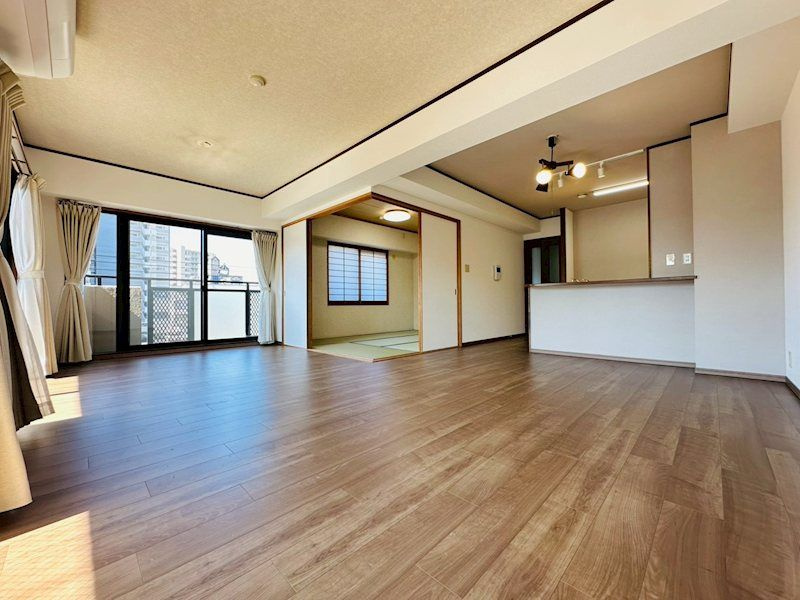 ヴェルビュ新屋敷東　 401号室の居間・リビング