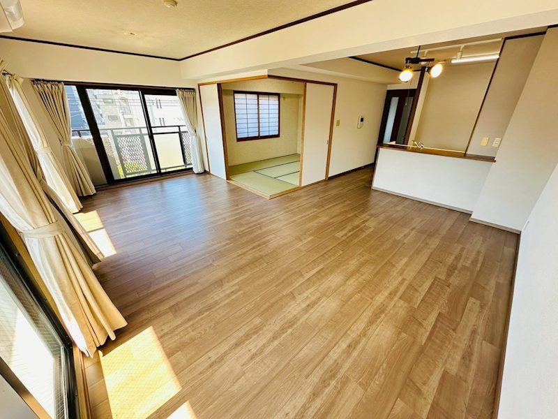 ヴェルビュ新屋敷東　 401号室の居間・リビング