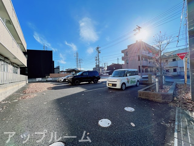春日井市知多町１丁目のアパートの駐車場