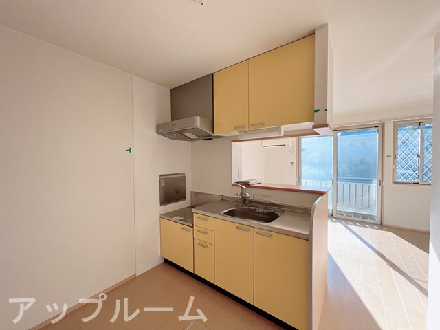 春日井市知多町１丁目のアパートのキッチン