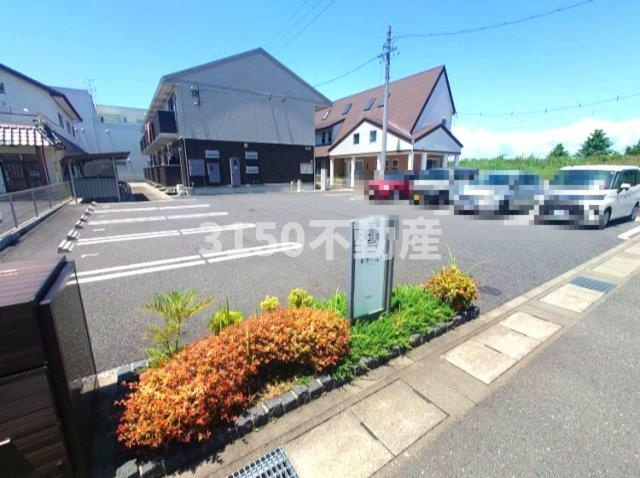 ドミールの駐車場