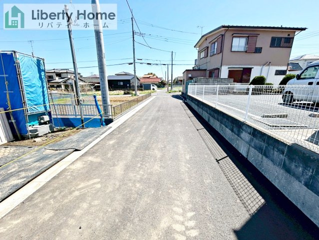 日立市東大沼町11期　新築戸建　3号棟の前面道路含む現地写真