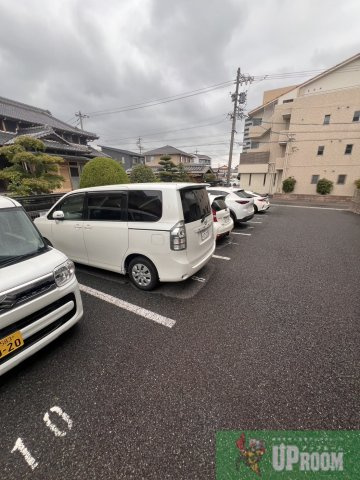 アーク小野の駐車場