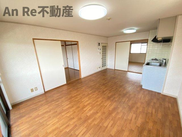 川口市戸塚東１丁目の賃貸マンションの居間・リビング