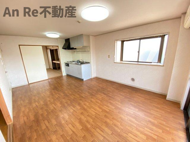 川口市戸塚東１丁目の賃貸マンションの居間・リビング
