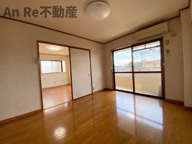 川口市戸塚東１丁目の賃貸マンションの居間・リビング
