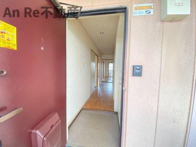 川口市戸塚東１丁目の賃貸マンションの玄関