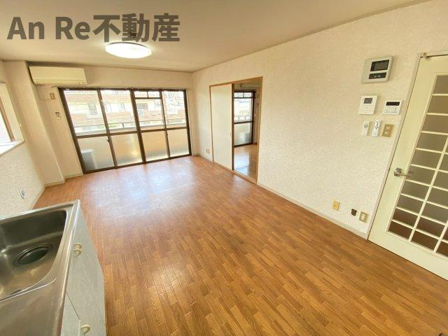 川口市戸塚東１丁目の賃貸マンションの居間・リビング