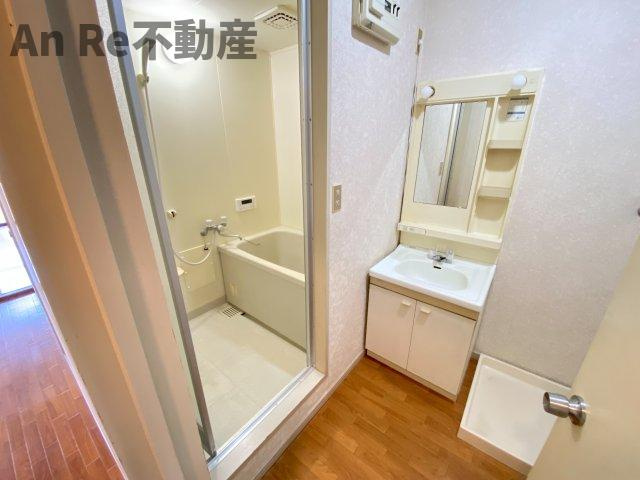 川口市戸塚東１丁目の賃貸マンションの洗面所