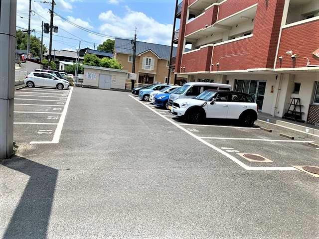サンビーム直方の駐車場|きれいな外観です