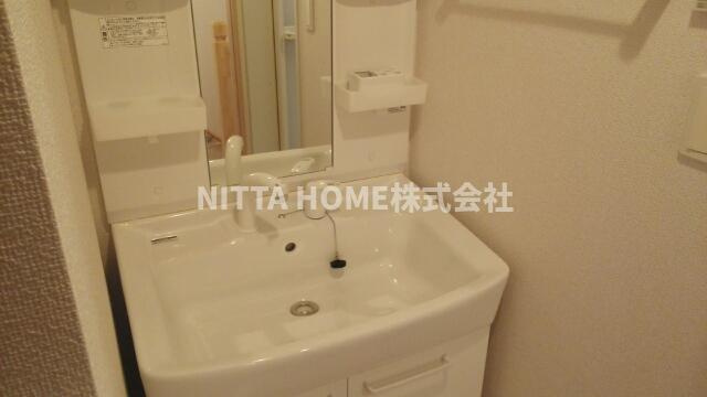 テイグレ雅の洗面所|シャワー付きの洗面台朝の準備も楽々です♪