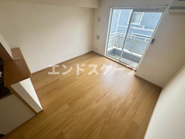 ローズコートＡの居間・リビング|高崎、前橋のお部屋探しはエンドスケープまで！お客様の理想お聞かせ下さい♪