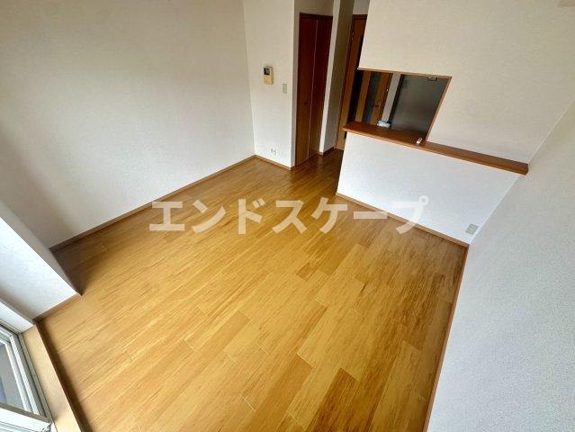 ローズコートＡの居間・リビング|高崎、前橋のお部屋探しはエンドスケープまで！お客様の理想お聞かせ下さい♪
