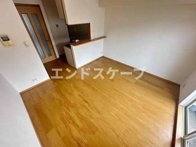 ローズコートＡの居間・リビング|高崎、前橋のお部屋探しはエンドスケープまで！お客様の理想お聞かせ下さい♪