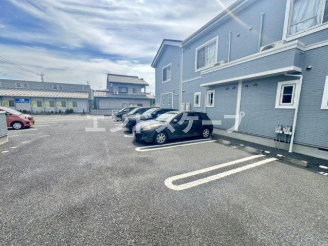 ローズコートＡの駐車場|高崎、前橋のお部屋探しはエンドスケープまで！お客様の理想お聞かせ下さい♪