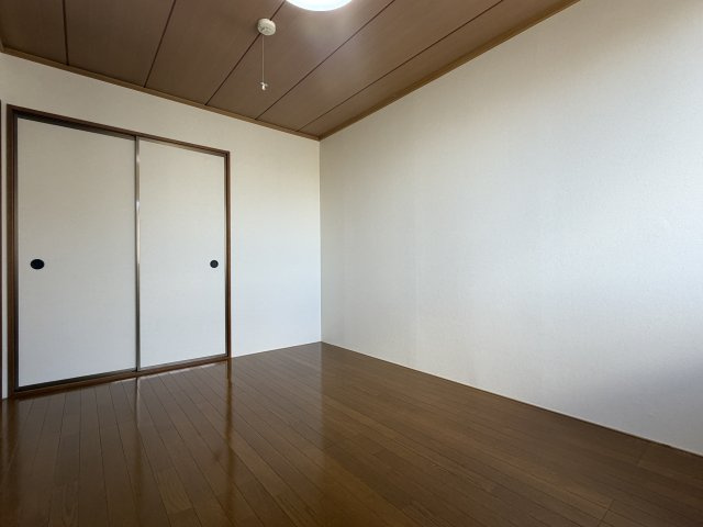 サンシャイン保戸野の洋室|洋室6帖（玄関側）