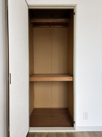 サンシャイン保戸野の収納|洋室(バルコニー側)　収納