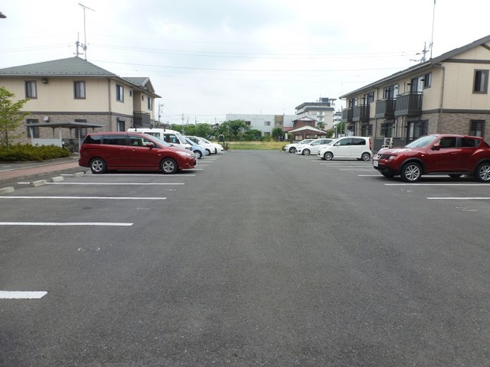 アルシオーネDの駐車場