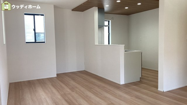 越谷市南越谷　新築一戸建て　2号棟の居間・リビング