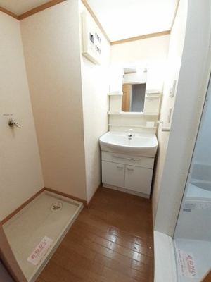 【洗面所】 | プリムローズ | 忙しい朝には欠かせない洗面所です