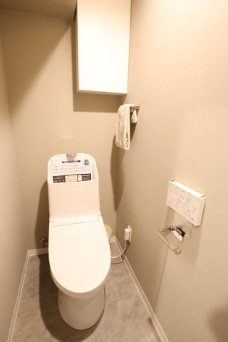 西舞子パーク・ホームズ四号棟のトイレ|温水便座付きのトイレです