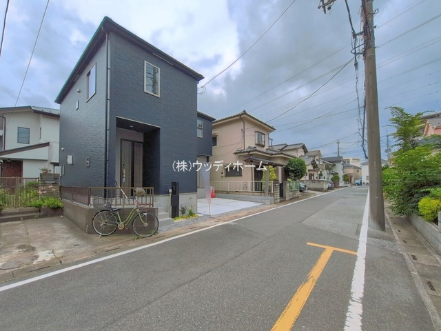 春日部市豊町5期　新築一戸建ての前面道路含む現地写真