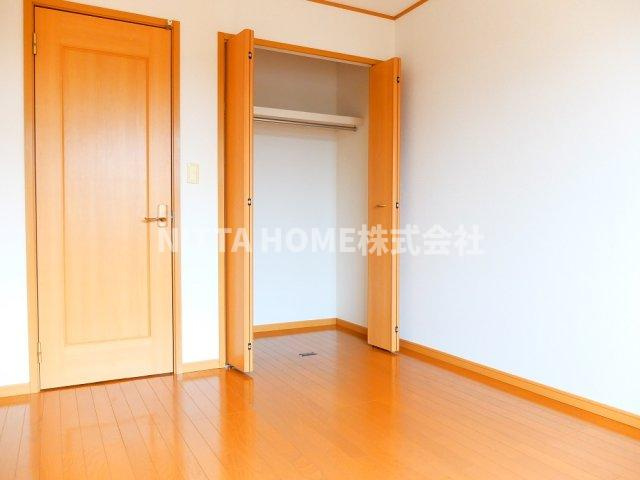丹波市氷上町横田のアパートの収納|各洋室に収納があります！