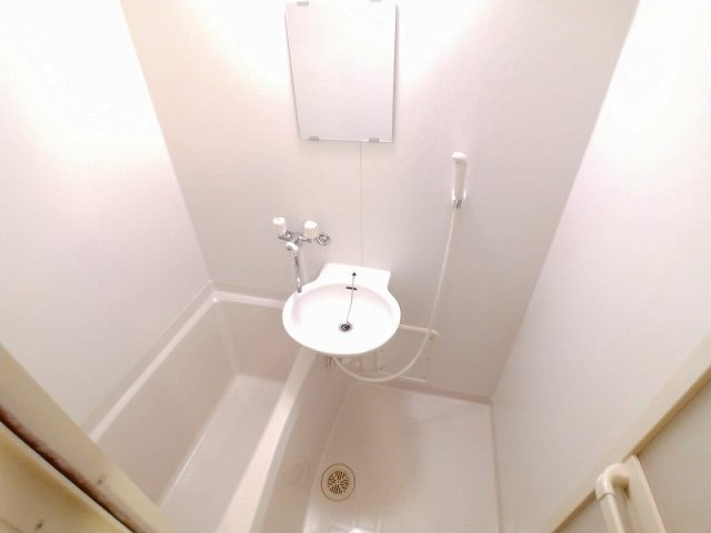 レオパレス河の浴室