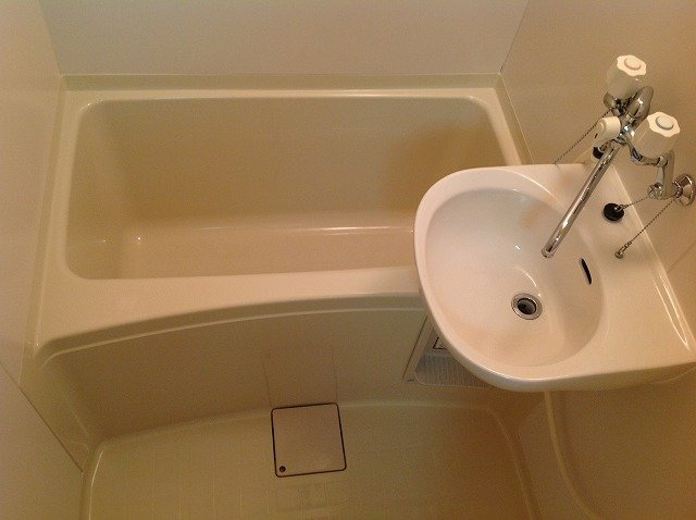 レオパレスアサギリの浴室|セパレイトタイプ