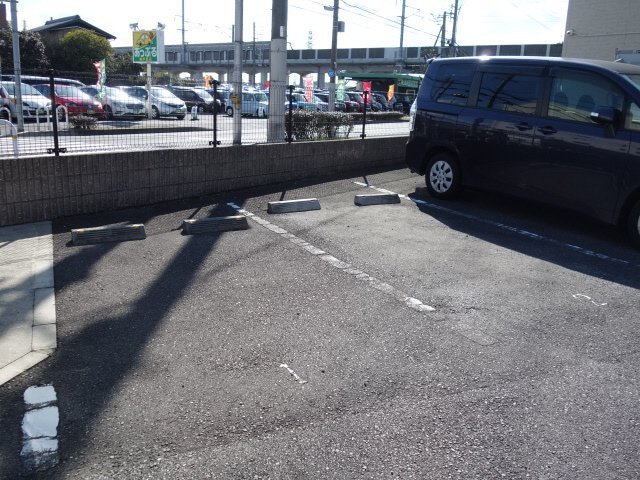神戸市西区玉津町新方のアパートの駐車場