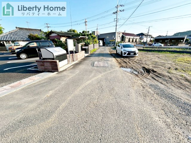 常陸太田市西三町1期　新築戸建　2号棟の前面道路含む現地写真