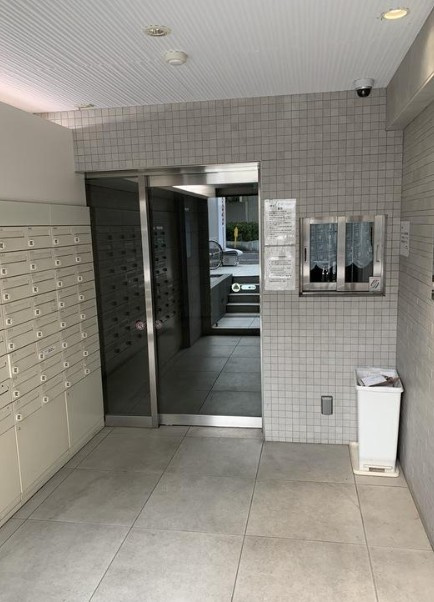 B CITY 高田馬場 alivieのエントランス
