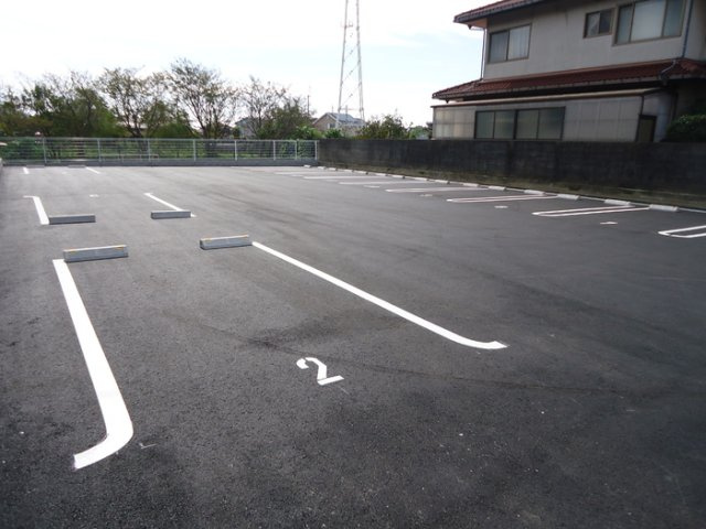 メゾン・エトワールの駐車場