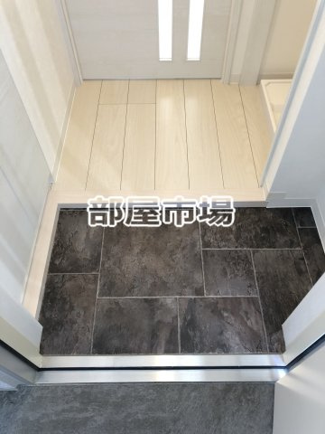 KS入谷EASTの玄関