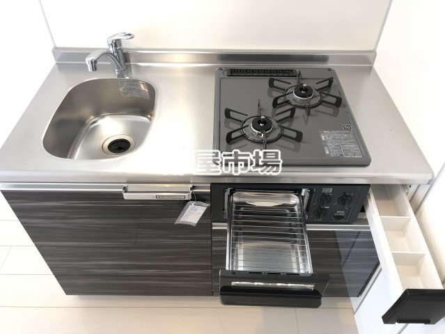 KS入谷EASTのキッチン|グリル