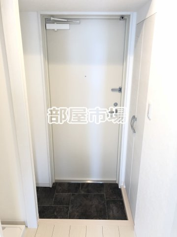 KS入谷EASTの玄関