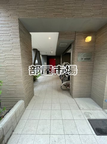 KS入谷EASTのエントランス
