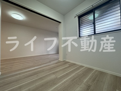 グラン今里NORTH　仲介手数料無料の洋室|落ち着いた色調の洋室です