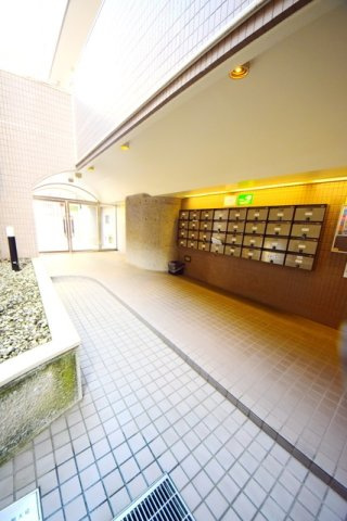 ロイヤルフラット野毛山壱番館のロビー