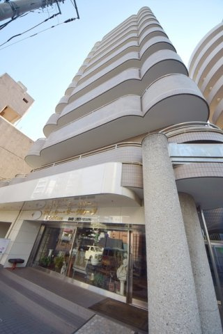 ロイヤルフラット野毛山壱番館の外観