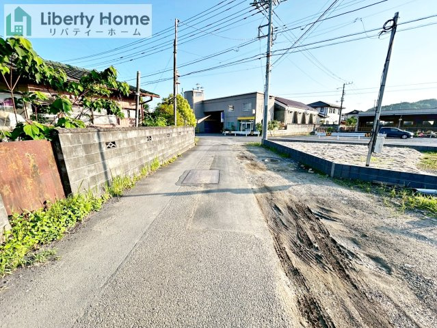 常陸太田市西三町1期　新築戸建　4号棟の前面道路含む現地写真