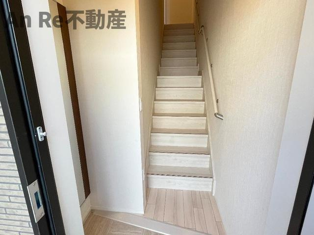 川口市大字赤井のアパートの玄関