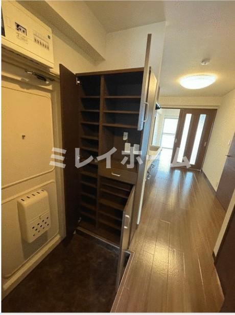 マナロコーポの玄関