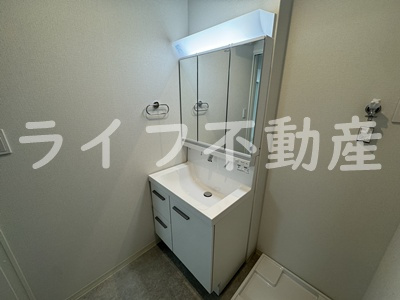グラン今里NORTH　仲介手数料無料の洗面所|明るい洗面所です
