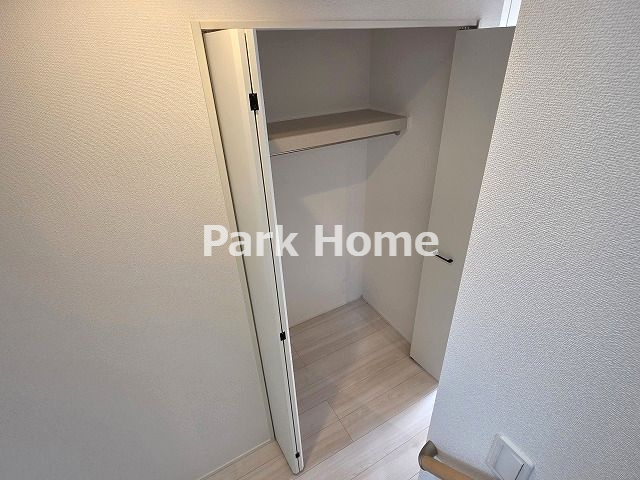 高知市東城山町-3期3棟1- 新築戸建ての収納|１F:ホール内クローゼット