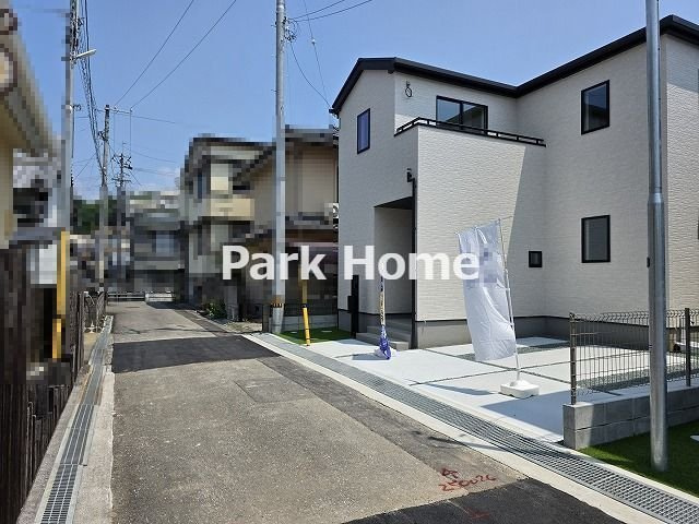 高知市東城山町-3期3棟1- 新築戸建ての前面道路含む現地写真